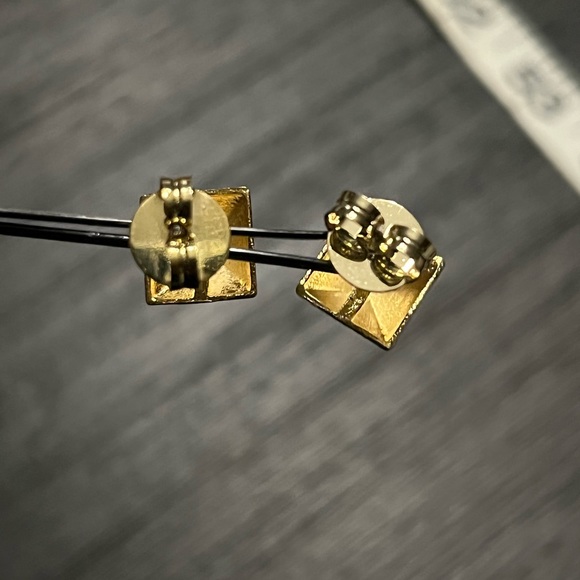 RIVKA FRIEDMAN Pyramid Stud Earrings - Picture 4 of 7